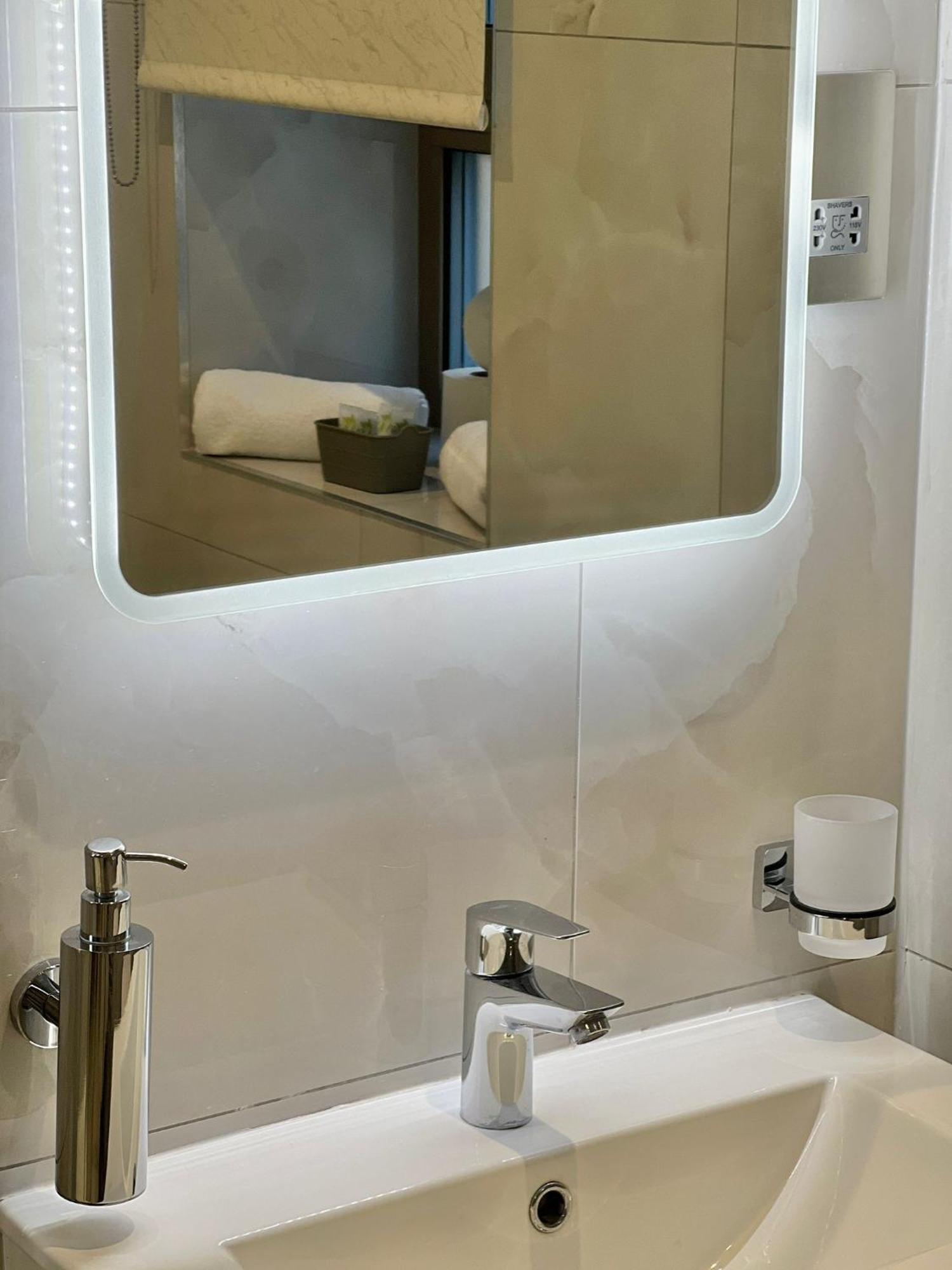 Kensington House By Solitaire Suites Slough Eksteriør billede
