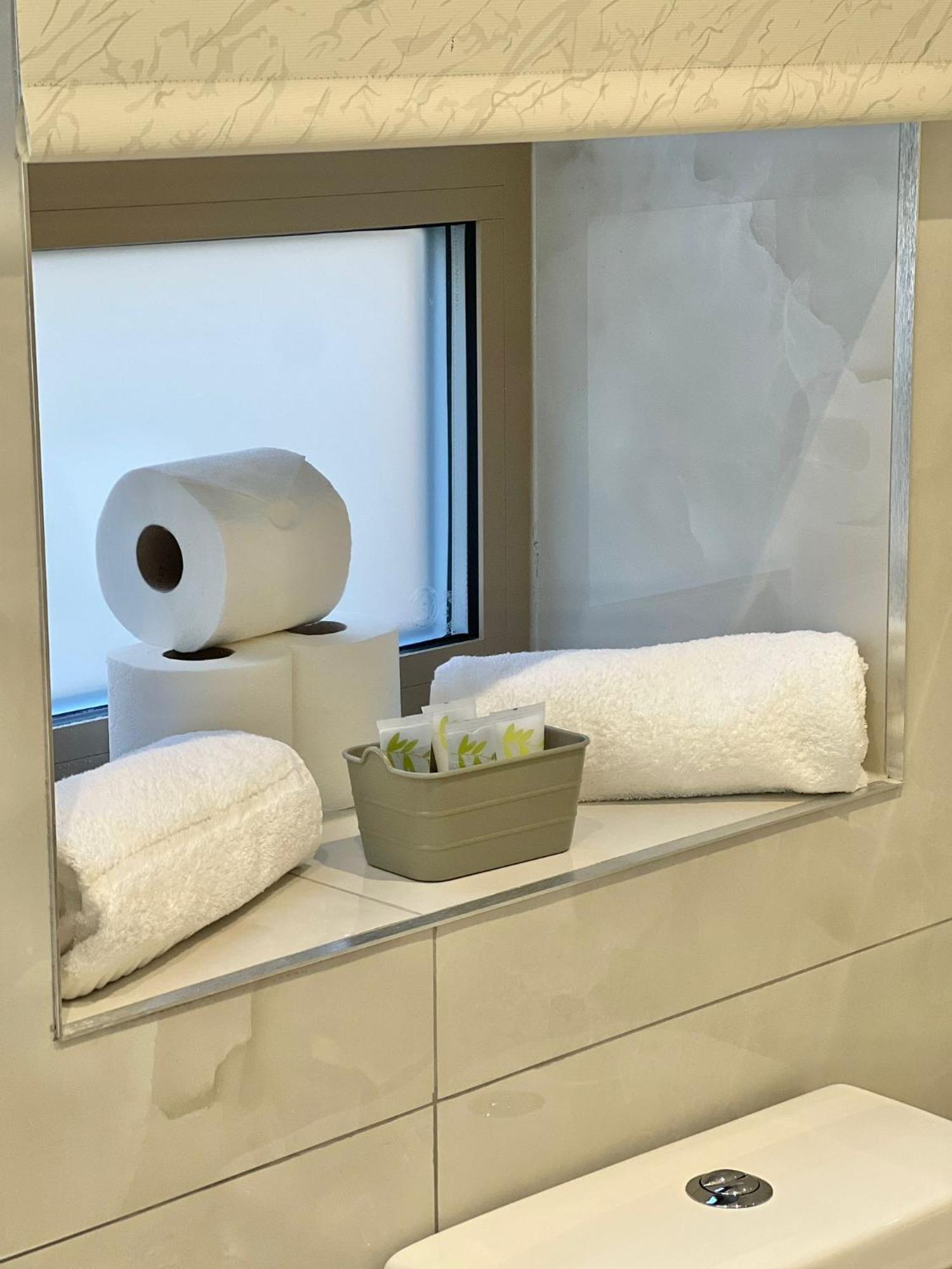 Kensington House By Solitaire Suites Slough Eksteriør billede