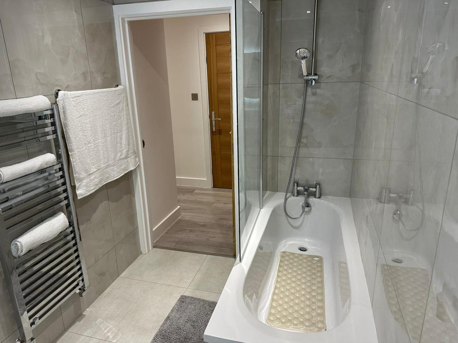 Kensington House By Solitaire Suites Slough Eksteriør billede